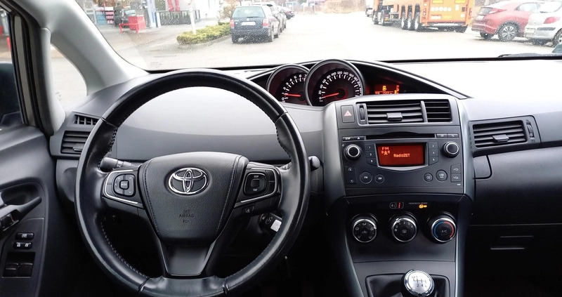 Toyota Verso cena 64800 przebieg: 89237, rok produkcji 2016 z Poddębice małe 172